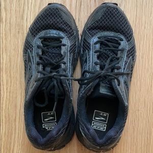 brooks children's shoes